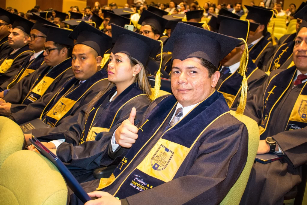 egresados y graduados