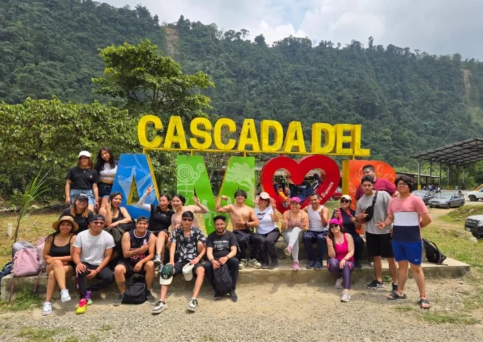 ¿Te Atreverías a Saltar? La Cascada del Amor Te Espera