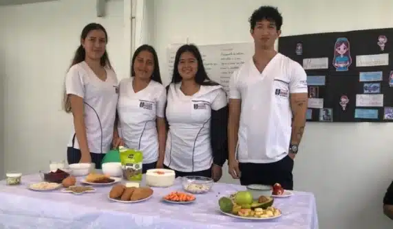 Nutrición Creativa: La Apuesta de los Estudiantes del ITSQMET por la Salud Infantil