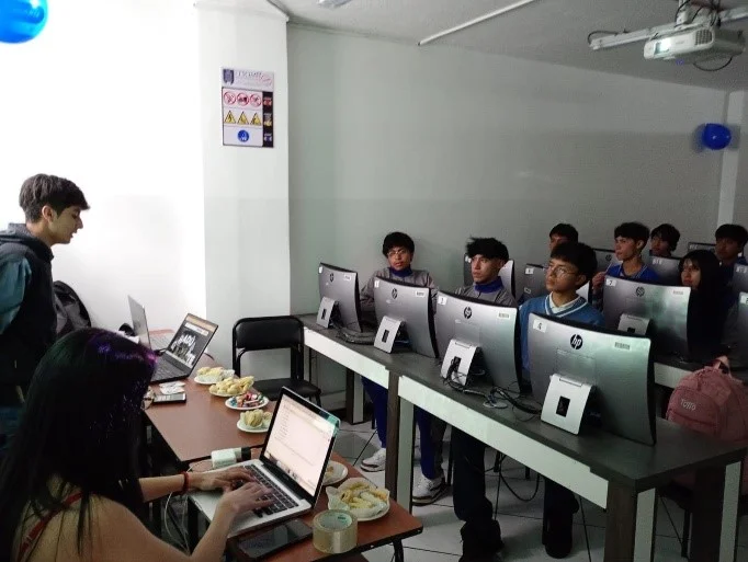 Estudiantes aplican seguridad informática