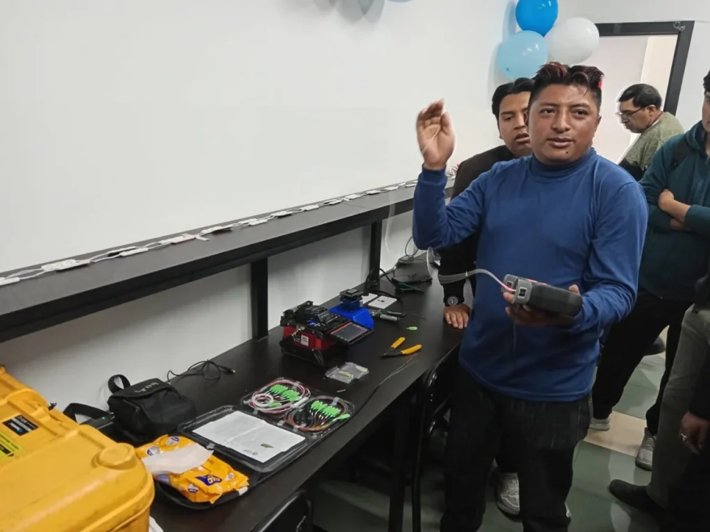 ITSQMET ilumina el futuro con fibra óptica