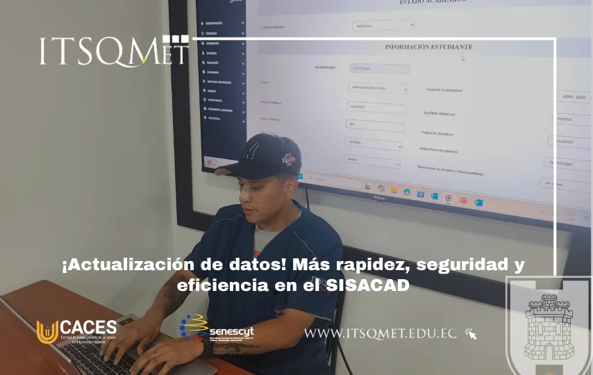 Estudiante del ITSQMET utiliza el módulo de actualización de datos en SISACAD, mostrando la nueva interfaz que agiliza la gestión de información institucional.